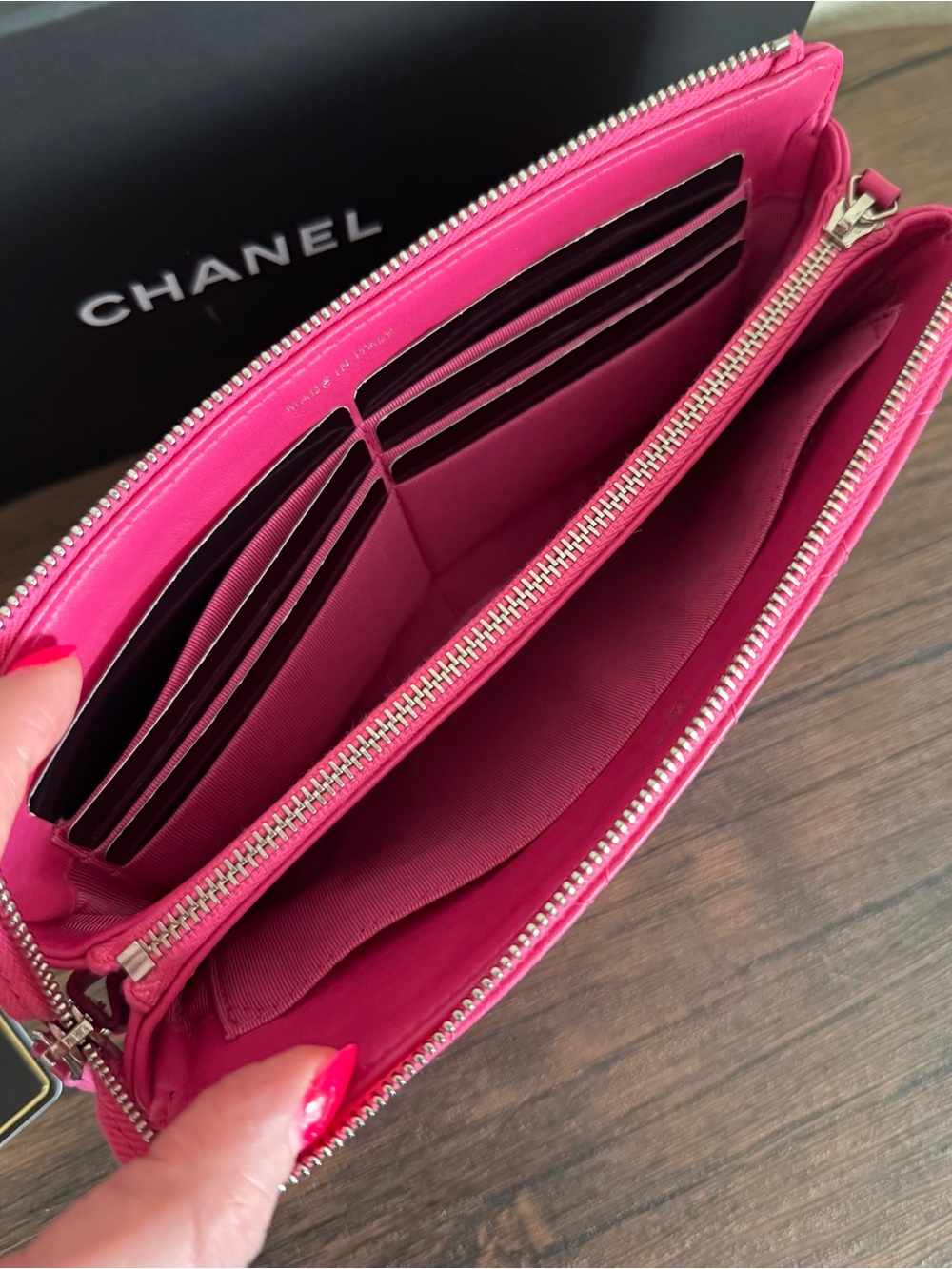 ❌SOLD❌CHANEL Large Diamond Quilted Lambskin Leather Clutch - Picture 4 of 9